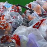Юрий Сорокин передал продуктовые наборы в Псковский дом ветеранов