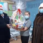 Единороссы Муравленко поздравили медиков «красной зоны» с наступающим Новым годом