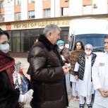Депутаты-единороссы поздравили медиков с Новым годом