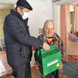 Дети и ветераны труда Богучарского района получили новогодние подарки