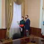 Олег Алексеев исполнил новогодние желания юных жителей области