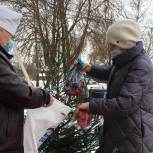 Хиславичской районной больнице передали живую ель