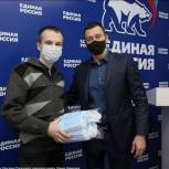 Александр Легков привез маски для волонтеров молодежного парламента в Сергиевом Посаде