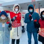 Ямальским волонтерам-медикам передали топливные мультикарты