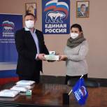 Владимир Рожков передал сасовским врачам пульсоксиметры и средства индивидуальной защиты