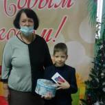 Депутатов облдумы Федора Дмитрука и Андрея Антюхова благодарят родители малышей, получивших подарки от Деда Мороза