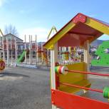 В Абзелиловском районе обновили двор и парк в рамках партпроекта