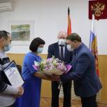 Сертификат на приобретение крупно-рогатого скота получила семья Кравченко из Далматовского района