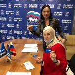 Ноябрьские волонтеры-медики получили топливные мультикарты