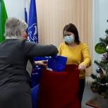 В Вичугском районе депутаты поздравили пожилых земляков с Новым годом