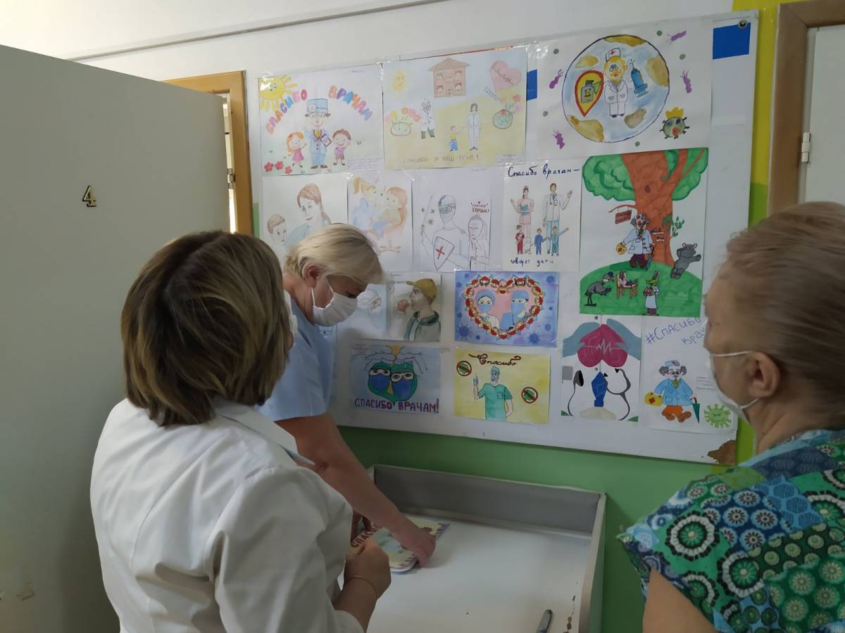 Дети рисуют в больнице