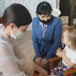 Девочке с генетическим заболеванием помогут попасть в центр реабилитации