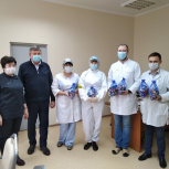 В Фатежском районе медицинские работники получили новогодние подарки для своих детей от партии «Единая Россия»