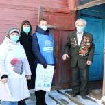 В Комаричском районе поздравили Ветеранов Великой Отечественной войны с наступающим Новым годом