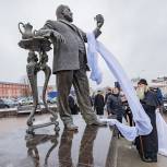 Единороссы в Ликино-Дулеве открыли памятник Матвею Кузнецову