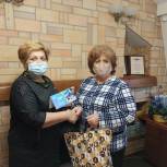 Ветераны-югорчане, живущие в Тюмени, получили продуктовые наборы к 90-летию Югры