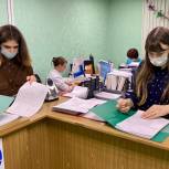 Заполярные волонтеры помогают медикам областной детской больницы