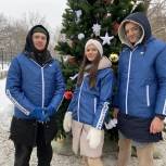 Волонтеры Восточного округа установили новогоднюю елку в Филатовской больнице