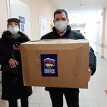 300 наборов средств индивидуальной защиты привезли депутаты – единороссы в новосибирскую больницу