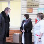 В Уватском районе депутаты развозят медикаменты в ФАПы и филиалы больницы