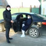 В Заводоуковске депутаты-единороссы представили свои автомобили медикам