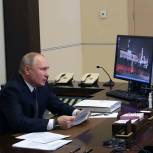 Владимир Путин поручил ввести двойные доплаты медикам за работу в «красной зоне» в новогодние праздники