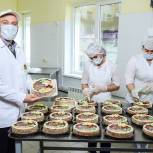 45 тортов с надписью «Спасибо врачам» вручили сочинским медикам