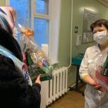 Тазовские единороссы поздравили с наступающим Новым годом врачей «красной зоны»