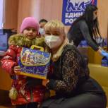 Детям важно верить в чудеса – депутат краевой Думы поздравил особенных малышей с Новым годом