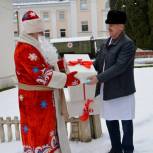 Врачам ковидного госпиталя в Смоленской области передали подарки к Новому году