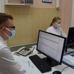Мурманский депутат организовал горячее питание «ковидных» бригад городской поликлиники