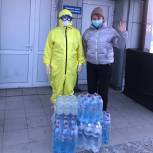 Питьевую воду доставили волонтёры в «красную зону» Аларской районной больницы