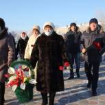 В Еманжелинском районе у Мемориального комплекса прошел митинг посвященный Дню неизвестного солдата