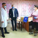 Единороссы оказали помощь медикам Урая