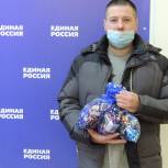 Единороссы передали сладкие подарки многодетной семье из Курска