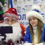 Ставропольские дети по видеосвязи начали принимать поздравления от волонтеров в костюмах Деда Мороза и Снегурочки