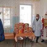В Каневском районе поздравили детей медиков