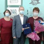 Андрей Корнеев вручил Почетную грамоту облдумы коллективу марксовской школы