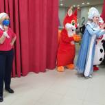 Онлайн Дед Мороз со Снегурочкой пришли к ребятам из детского дома в городе Кисловодске