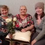 С 90-летним юбилеем депутат Евгений Свеженцев поздравил  жительницу Калининского  района