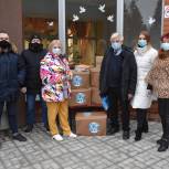 Волонтеры привезли подарки в петрозаводский дом-интернат для ветеранов