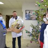 Депутаты области решили поддержать медиков, которые уже второй год борются с коронавирусом
