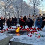 Партактив Лодейного Поля почтил память неизвестных солдат