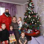 Алексей Шапошников исполнил новогоднее желание многодетной семьи  из Северного Медведкова