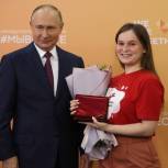 Волонтер-медик, член партии Ольга Золотухина удостоена медали Луки Крымского