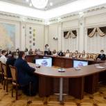 Премьер-министр правительства Карелии вручил паспорта юным жителям республики