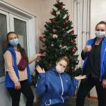 Волонтеры Мостовского района помогли создать новогоднее настроение
