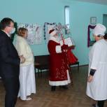 В Горномарийском районе медиков поздравили с наступающим Новым годом