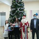 Дарья и Виктория из села Фершампенуаз получили новогодние подарки в рамках акции #елка желаний2021