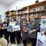 Партийцы пополнили книжный фонд библиотеки